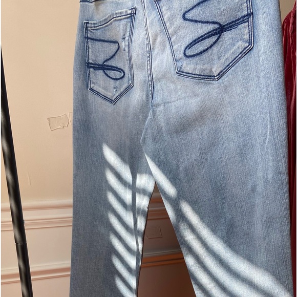 Must have small hips, and a little booty Brand New Jeans - Picture 2 of 5